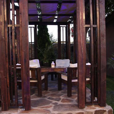 Rixo'S Guesthouse Circea Bagian luar foto