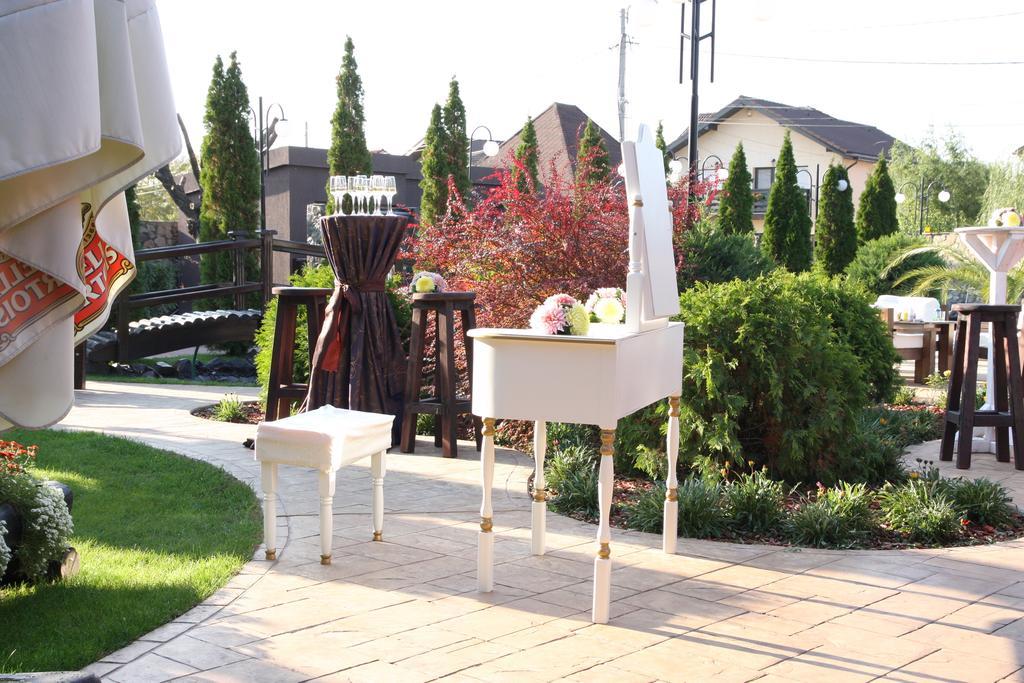 Rixo'S Guesthouse Circea Bagian luar foto