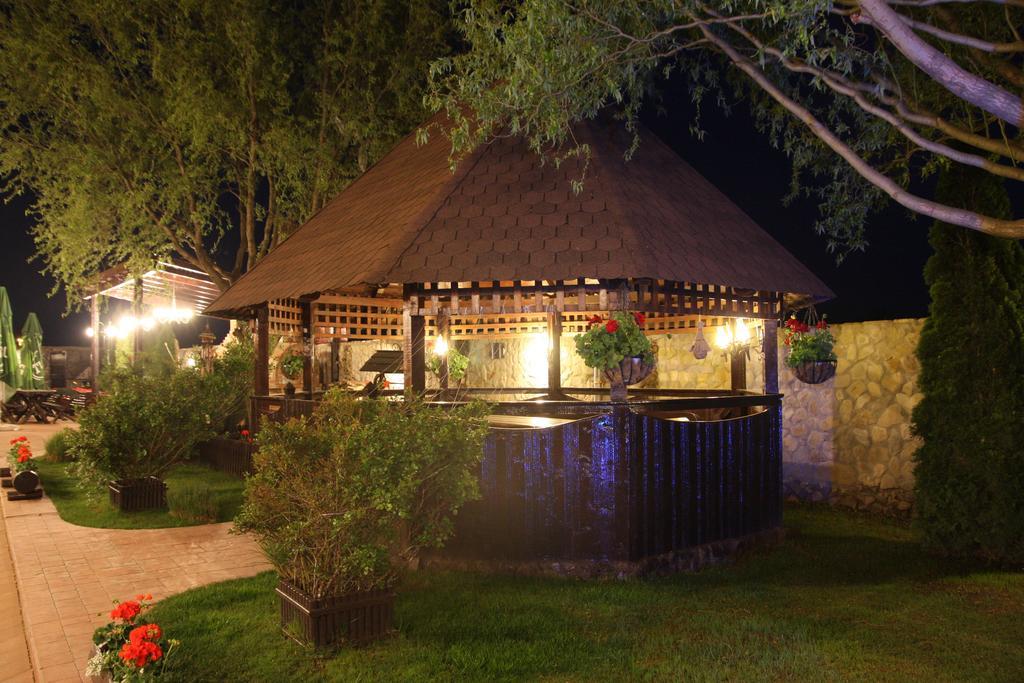 Rixo'S Guesthouse Circea Bagian luar foto