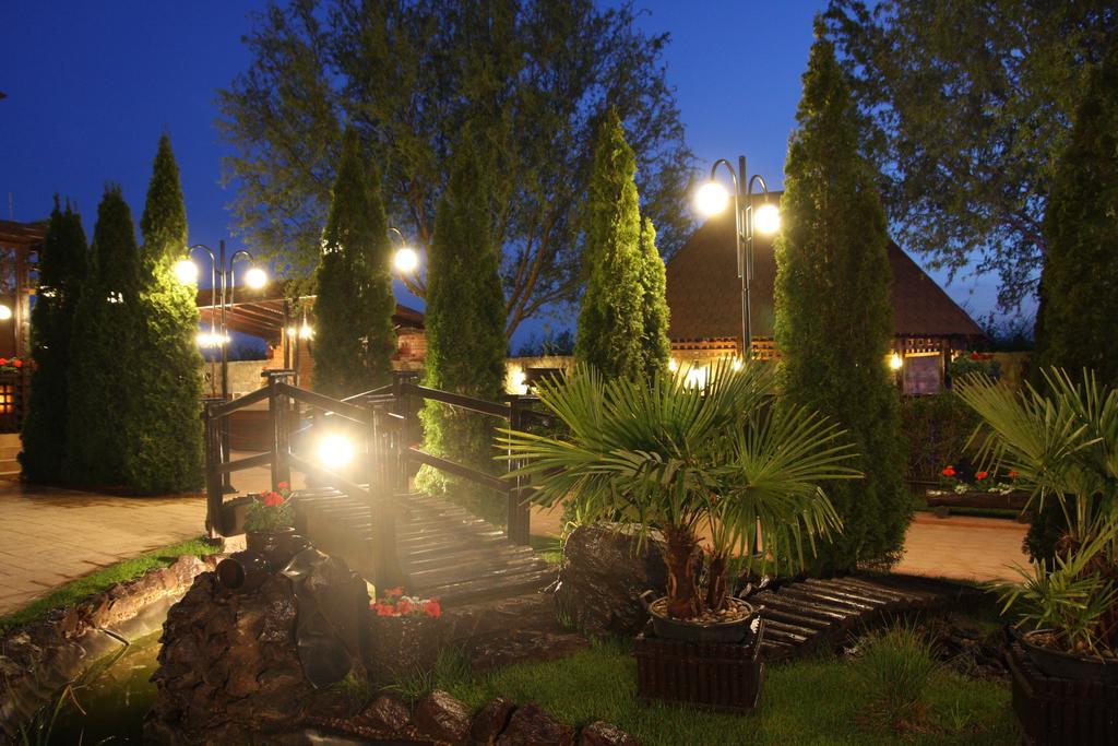 Rixo'S Guesthouse Circea Bagian luar foto