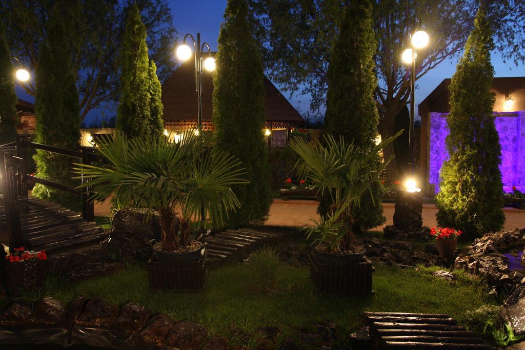 Rixo'S Guesthouse Circea Bagian luar foto
