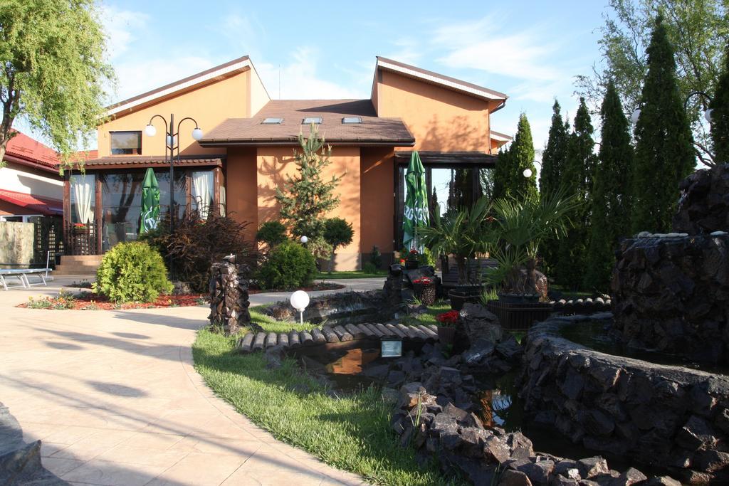 Rixo'S Guesthouse Circea Bagian luar foto