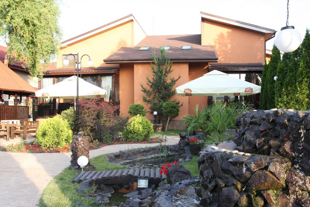 Rixo'S Guesthouse Circea Bagian luar foto