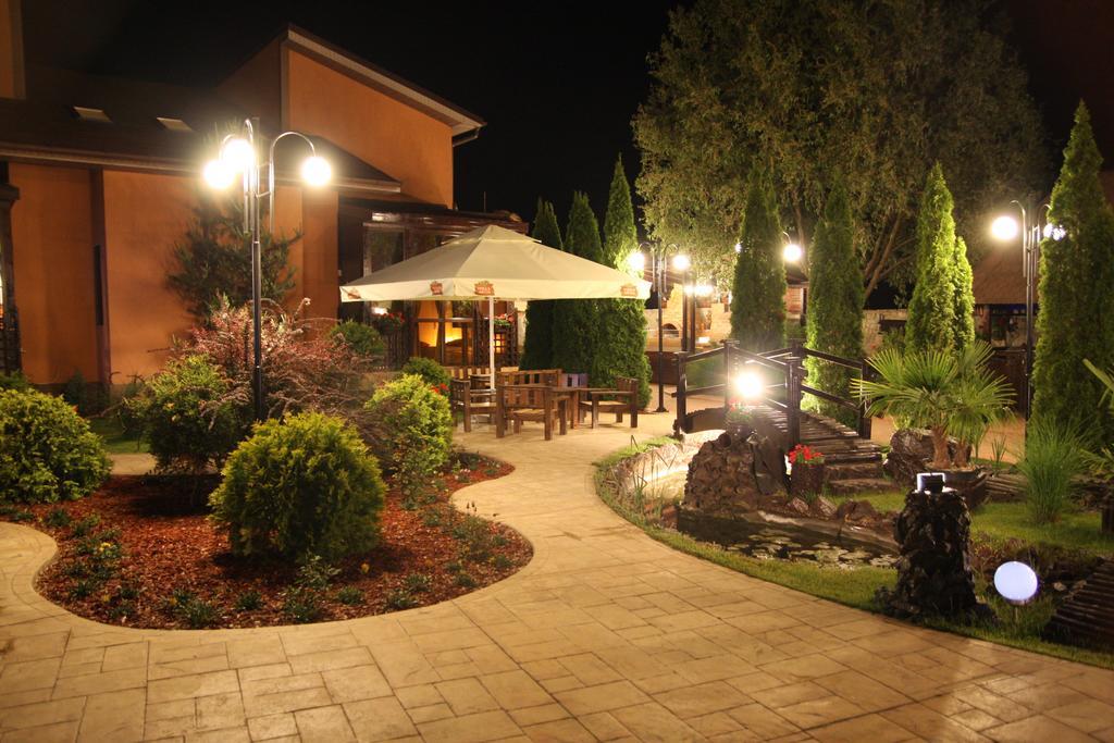 Rixo'S Guesthouse Circea Bagian luar foto