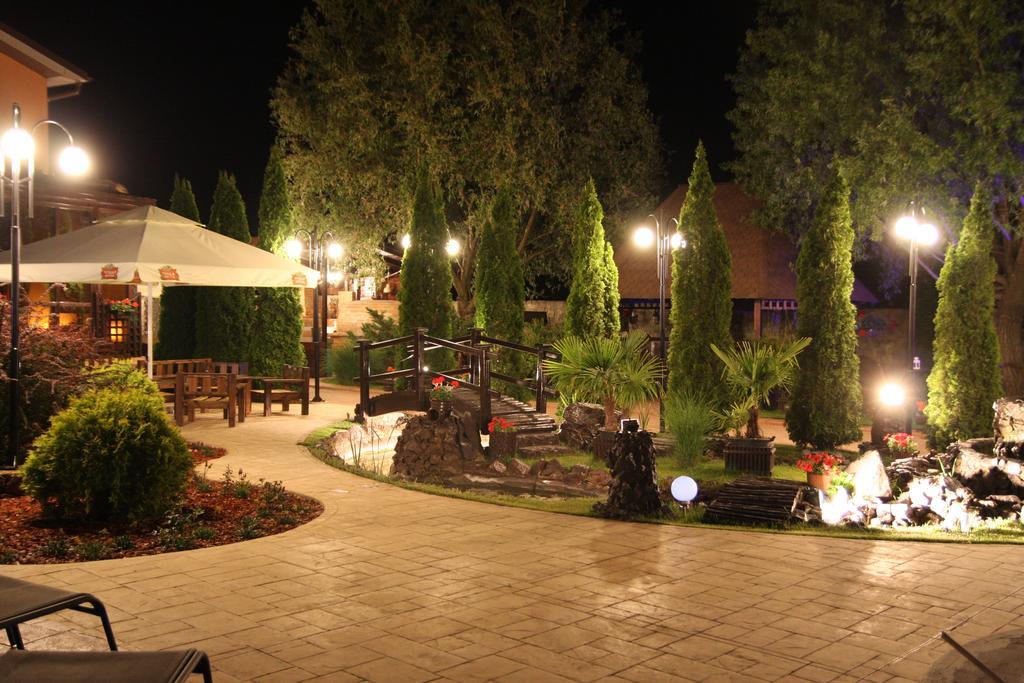 Rixo'S Guesthouse Circea Bagian luar foto
