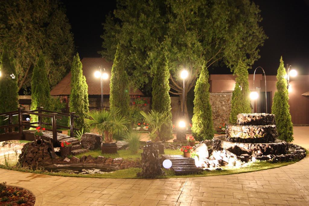 Rixo'S Guesthouse Circea Bagian luar foto