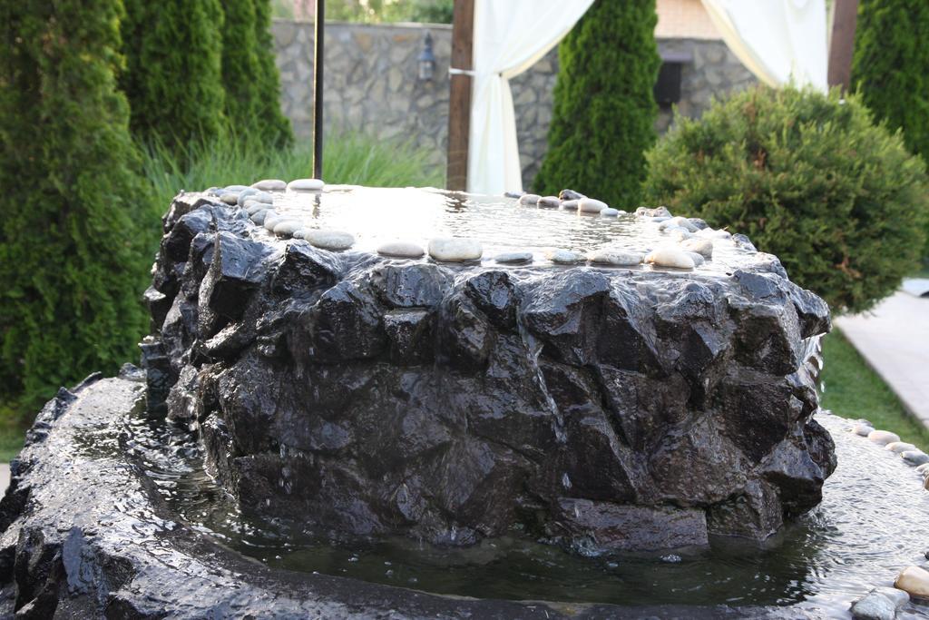 Rixo'S Guesthouse Circea Bagian luar foto