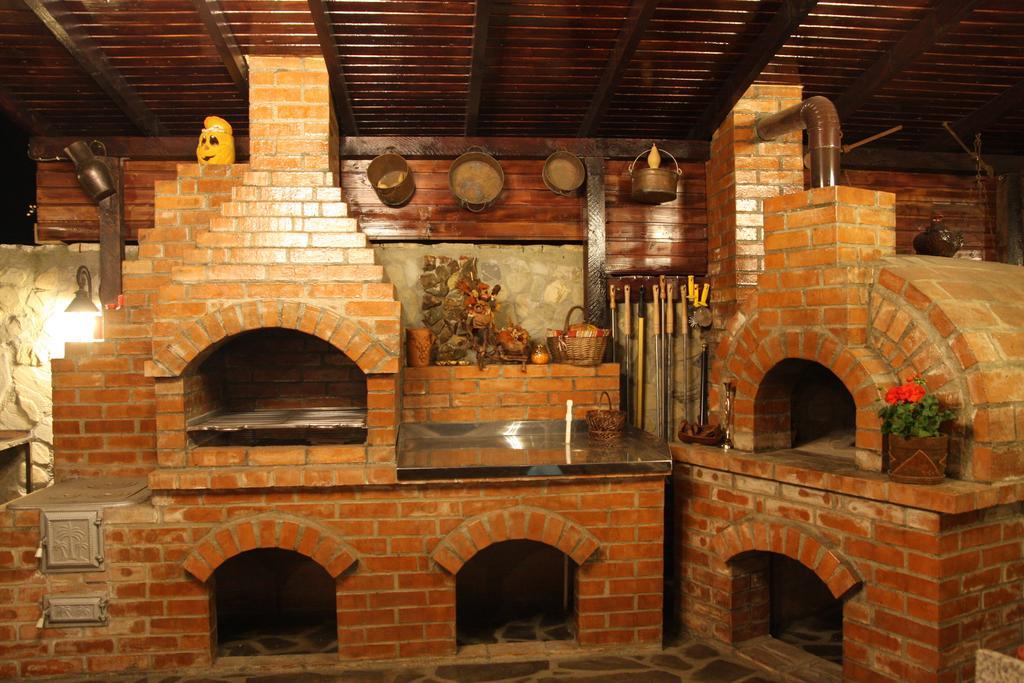 Rixo'S Guesthouse Circea Bagian luar foto