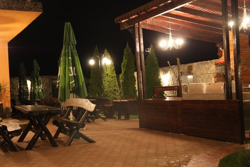 Rixo'S Guesthouse Circea Bagian luar foto