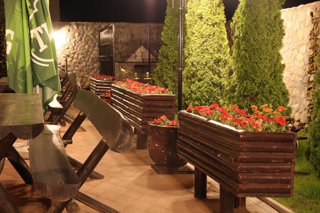 Rixo'S Guesthouse Circea Bagian luar foto