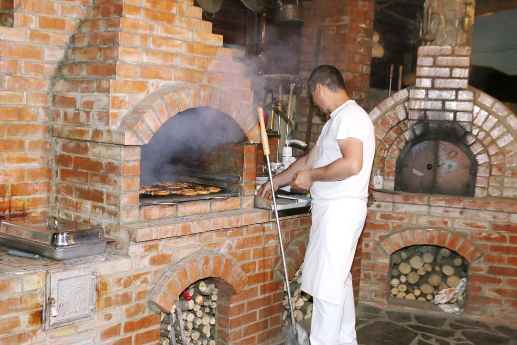 Rixo'S Guesthouse Circea Bagian luar foto