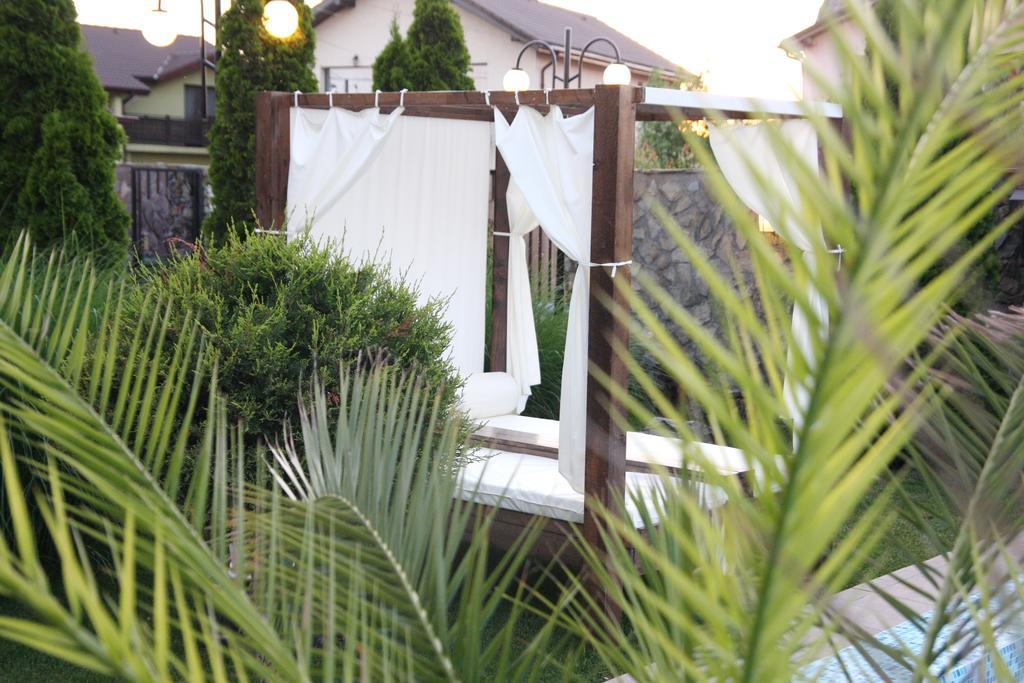 Rixo'S Guesthouse Circea Bagian luar foto