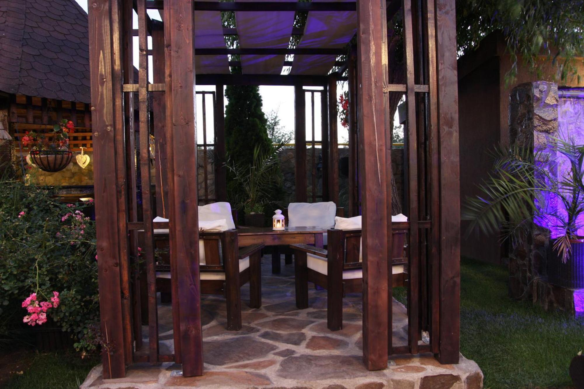 Rixo'S Guesthouse Circea Bagian luar foto