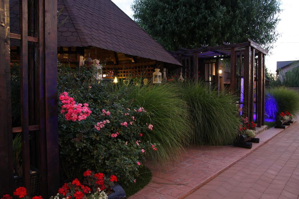 Rixo'S Guesthouse Circea Bagian luar foto
