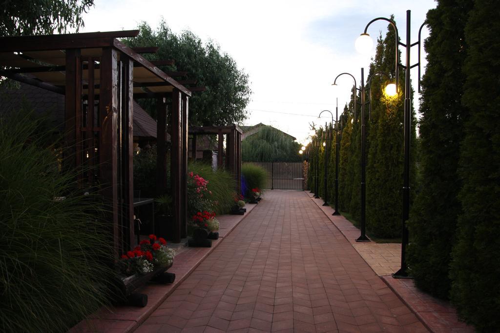 Rixo'S Guesthouse Circea Bagian luar foto