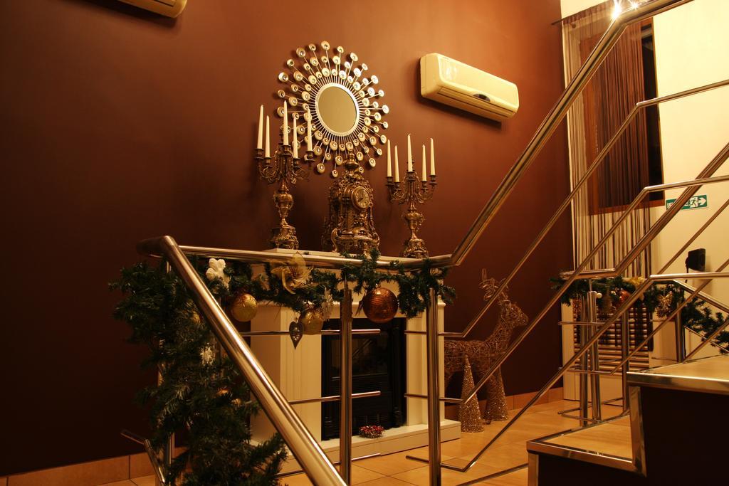 Rixo'S Guesthouse Circea Bagian luar foto