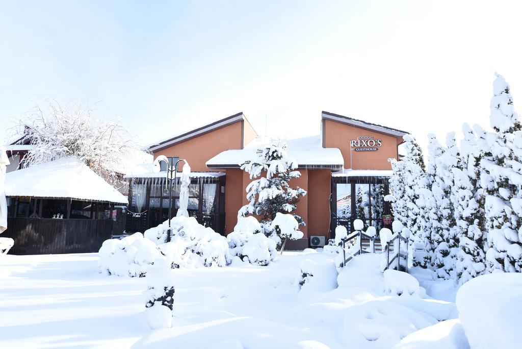 Rixo'S Guesthouse Circea Bagian luar foto