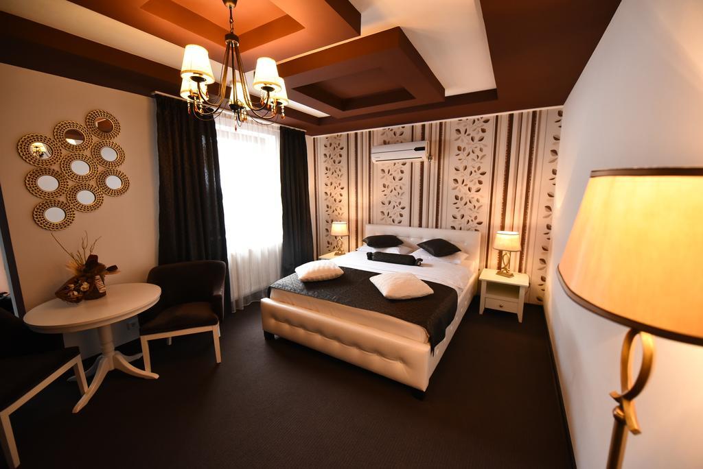 Rixo'S Guesthouse Circea Bagian luar foto