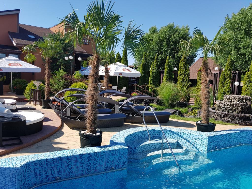 Rixo'S Guesthouse Circea Bagian luar foto